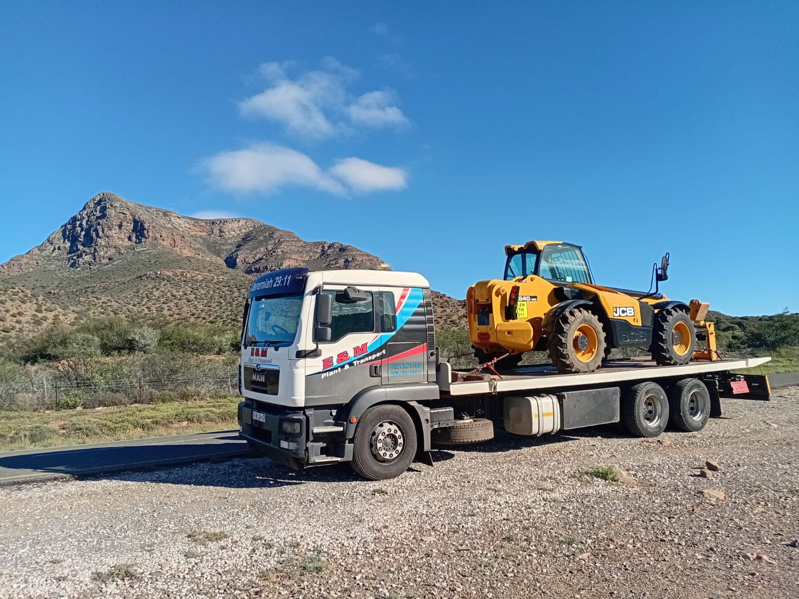 Rollback transporting a JCB telehandler